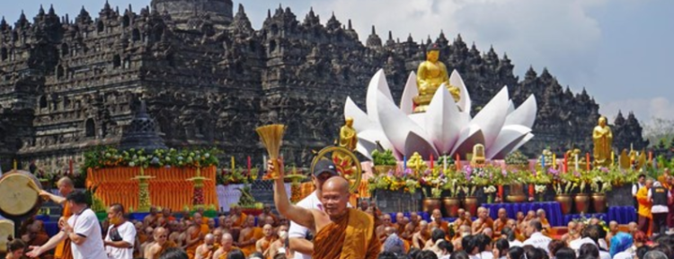 Peringatan Tri Suci Waisak 2569 BE di Candi Borobudur